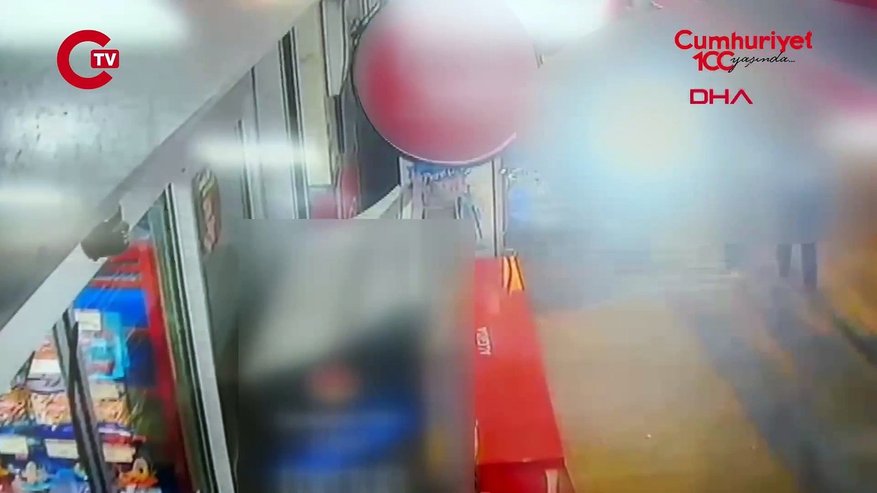 Esenyurt'ta polise ateş açıp, yanındaki çocuğu ve kendini de vuran şüphelinin olay öncesi görüntüleri ortaya çıktı