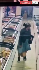 Hırsızlık yapan kadının eteğinin altındaki mekanizma merak konusu