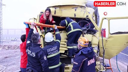 Aksaray'da Kamyon Kazasında Sürücü Kabinde Sıkıştı