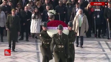 CHP Genel Başkanı Özel, engellilerle birlikte Anıtkabir'i ziyaret etti