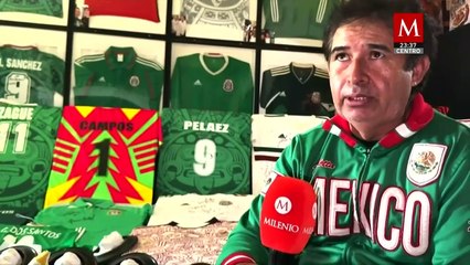 Xolo Perro' y su colección de más de 1,800 autógrafos de futbolistas
