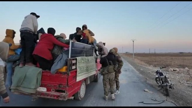 La fuga dei curdi da Aleppo in mano ai ribelli sostenuti dalla Turchia