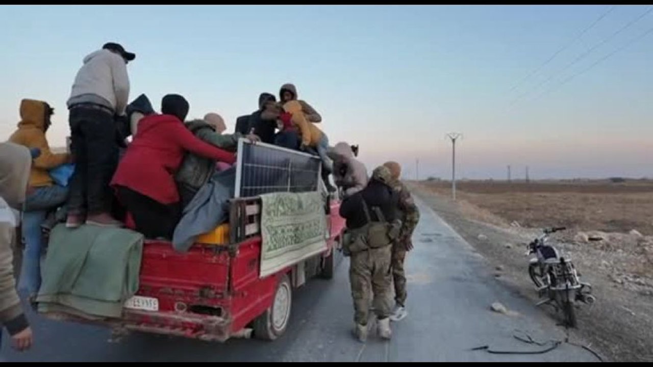 La fuga dei curdi da Aleppo in mano ai ribelli sostenuti dalla Turchia