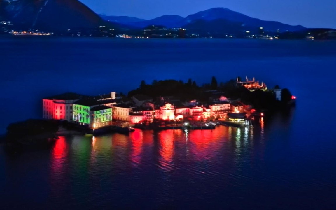 Sul Lago Maggiore, giochi di luce illuminano le isole