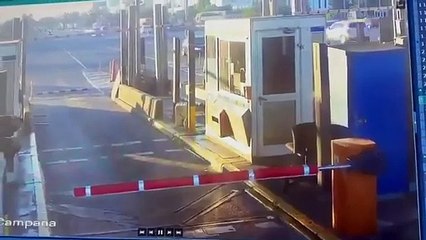 Video: así fue el choque en el peaje de la Panamericana