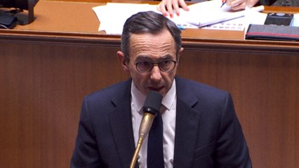 Motion de censure : « Certains s'apprêtent à jouer le destin de la France à la roulette russe »
