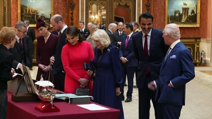King and Queen show Emir of Qatar the Royal Collection