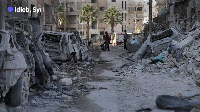 Syrie : destruction après des frappes meurtrières sur le bastion rebelle d'Idleb