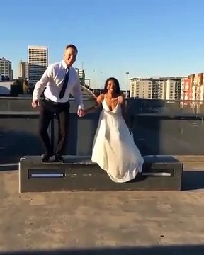 Quand la mariée se casse la cheville en pleine séance photo le jour de son mariage !