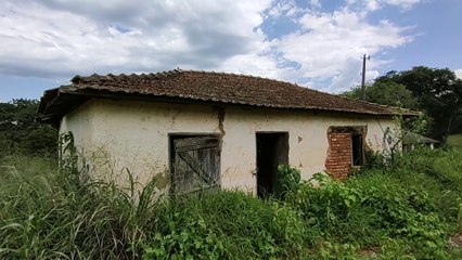 A CASA DO ARROZ DO DIABO - EM UMA DAS CASAS ABANDONADAS TINHA UMA COISA BONITA QUE CHAMAVA A ATENÇÃO