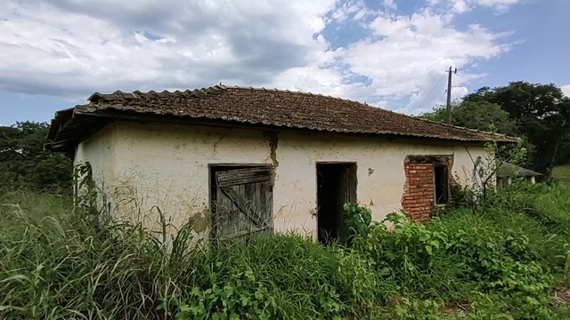 A CASA DO ARROZ DO DIABO - EM UMA DAS CASAS ABANDONADAS TINHA UMA COISA BONITA QUE CHAMAVA A ATENÇÃO
