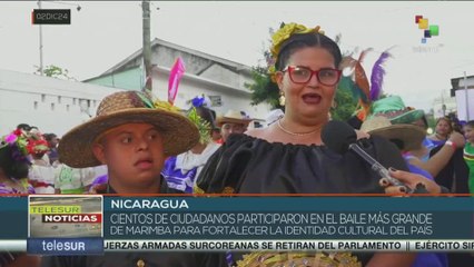 Ciudadanos nicaragüenses participan en el baile de Marimba más grande