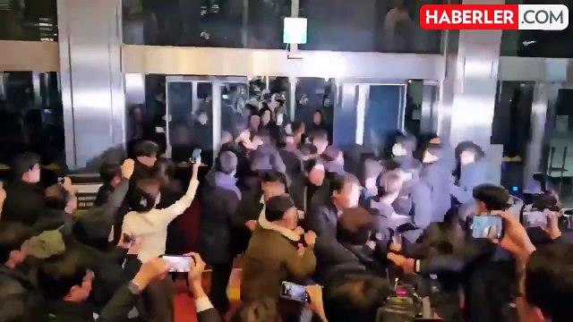 Sıkıyönetim kararı ile sarsılan Güney Kore'ye ikinci şok: Grev kararı aldılar