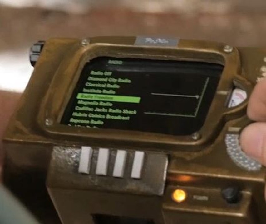 DIY pip-boy post-apocalyptic phone case!