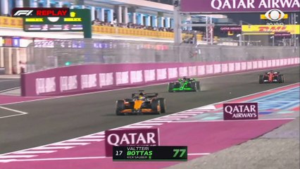 Retrovisor cai da Williams e fura pneus de Hamilton e Sainz