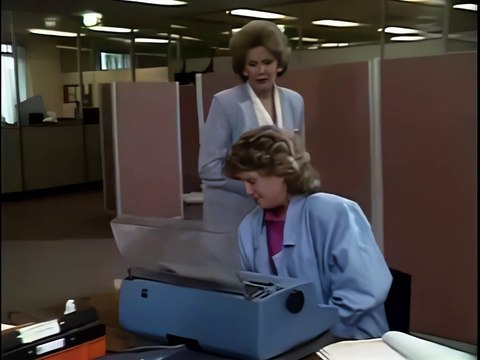 Neighbours - Madge struggles to get to grips with modern office digitisation