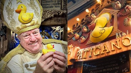 La iglesia patólica adoran a los patitos de hule