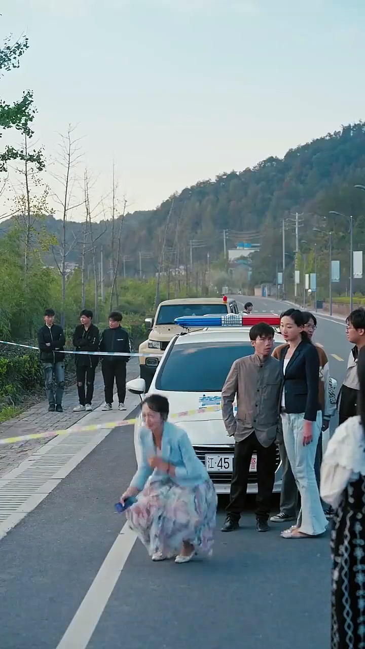 The Death of the White Moonlight's Daughter: A Short Drama of Grief and Awakening