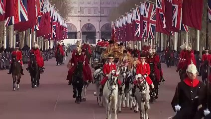 NO COMMENT: Carlos III ofrece una bienvenida real al emir de Catar