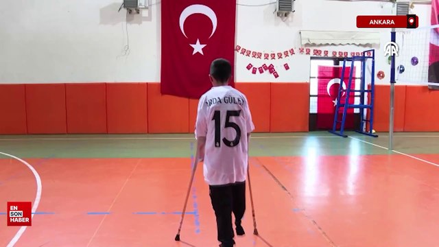 Arda Güler'den hayranı ampute futbolcu Kerem'e imzalı forma sürprizi