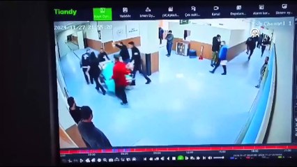 Van’da halı sahada kalbi durdu! Kalp masajıyla hayata döndü