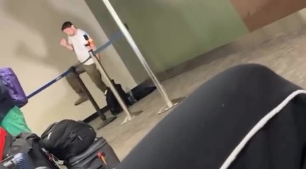 Un "influenceur" en quête de gloire provoque un malaise avant son vol