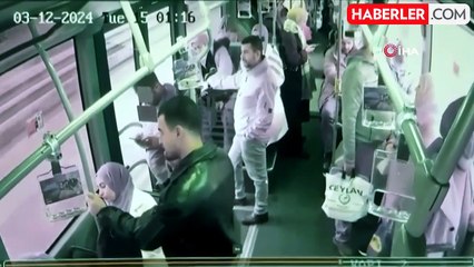 Metrobüs Yolcusunun Düşüşü Güvenlik Kamerasında