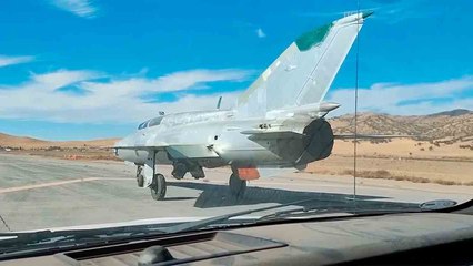 バイラル動画：MiG-21がフォードF150と並走する驚きのテスト