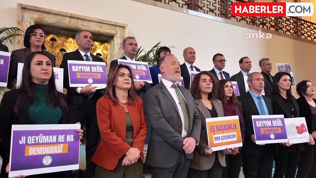 DEM Parti Kayyum Atamalarına Tepki İçin TBMM'de Oturma Eylemi Düzenledi