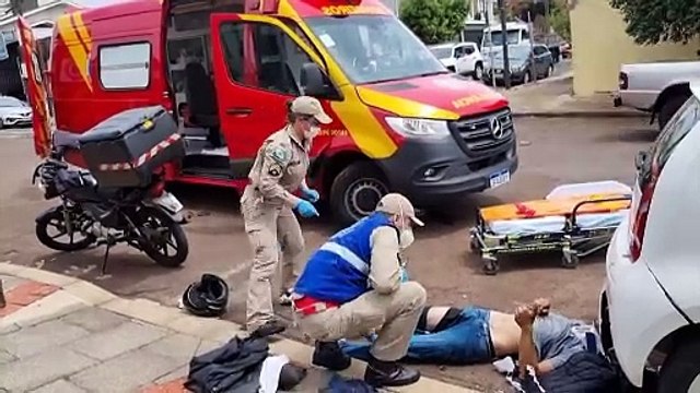 Motociclista quebra a perna após colisão com caminhão na Rua Marechal Cândido Rondon