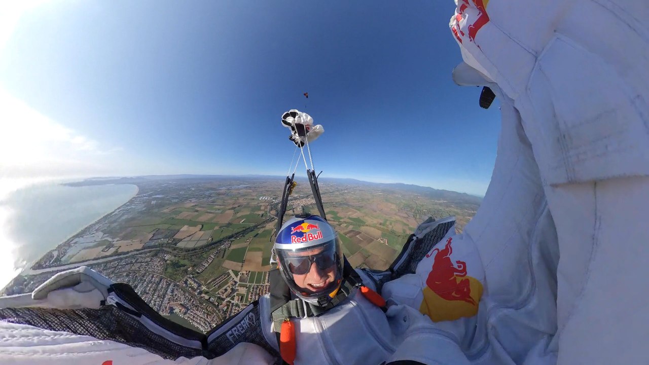 Sehen Sie, wie ein Fallschirmspringer seinen Freund als menschliches SURFBRETTER benutzt