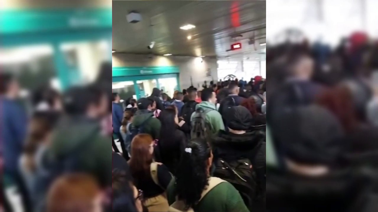 Falha no sistema de metrô deixa plataformas lotadas e trens operando com velocidade reduzida