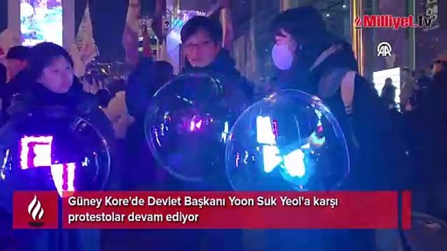 Güney Kore'de sıkıyönetim kaosu sürüyor: Binlerce protestocu sokaklarda