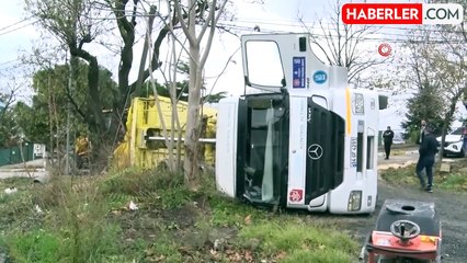 Beylikdüzü'nde İSKİ Çalışmaları Sırasında Yol Çökmesi: Hafriyat Kamyonu Devrildi