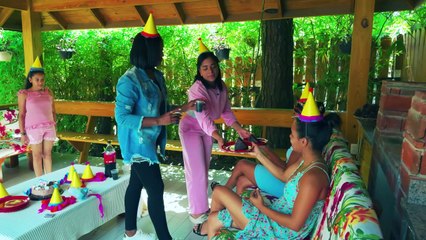 Amigas descubren a esposo siendo infiel y hacen un plan para desenmascararlo