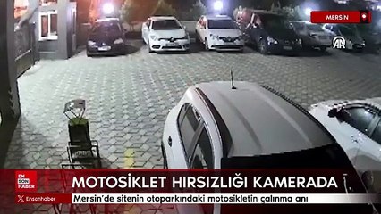 Mersin’de sitenin otoparkındaki motosikletin çalınma anı