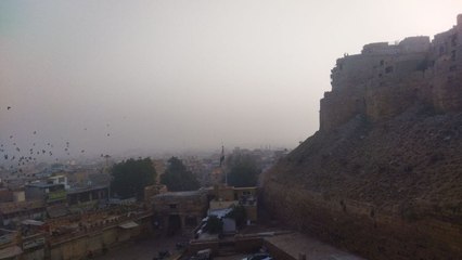 Watch Video: स्वर्णनगरी में सर्द हवाओं ने दिखाया जोर