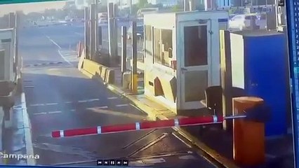 Así se estrelló Diego Agustín Martínez en la cabina de un peaje