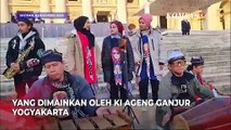 Shalawat dan Gendhing Iringi Pertemuan Paus Fransiskus dengan Rombongan Ki Ageng Ganjur di Vatikan