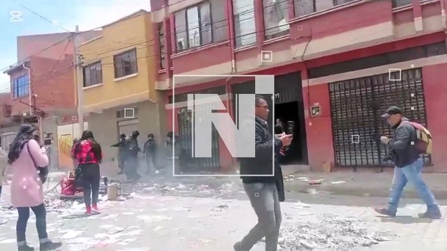 Esto está pasando ahorita en la federación de choferes, intentan tomarla porque la base desconoce al máximo dirigente de los choferes reynaldo luna. El Alto