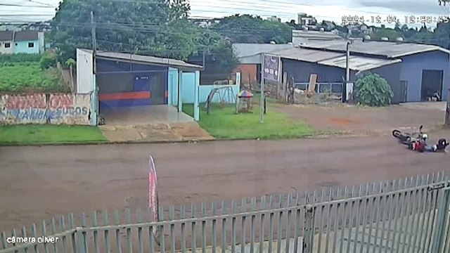 Crianças são atropeladas por motocicleta no bairro Floresta