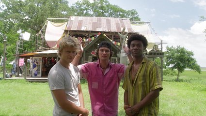 'Outer Banks' Cast Gives a Set Tour of Season 4's Poguelandia