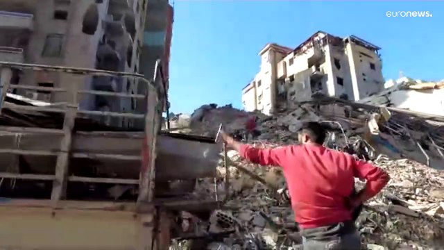 سكان الضاحية الجنوبية في بيروت يعيدون بناء منازلهم بعد الهجمات الإسرائيلية