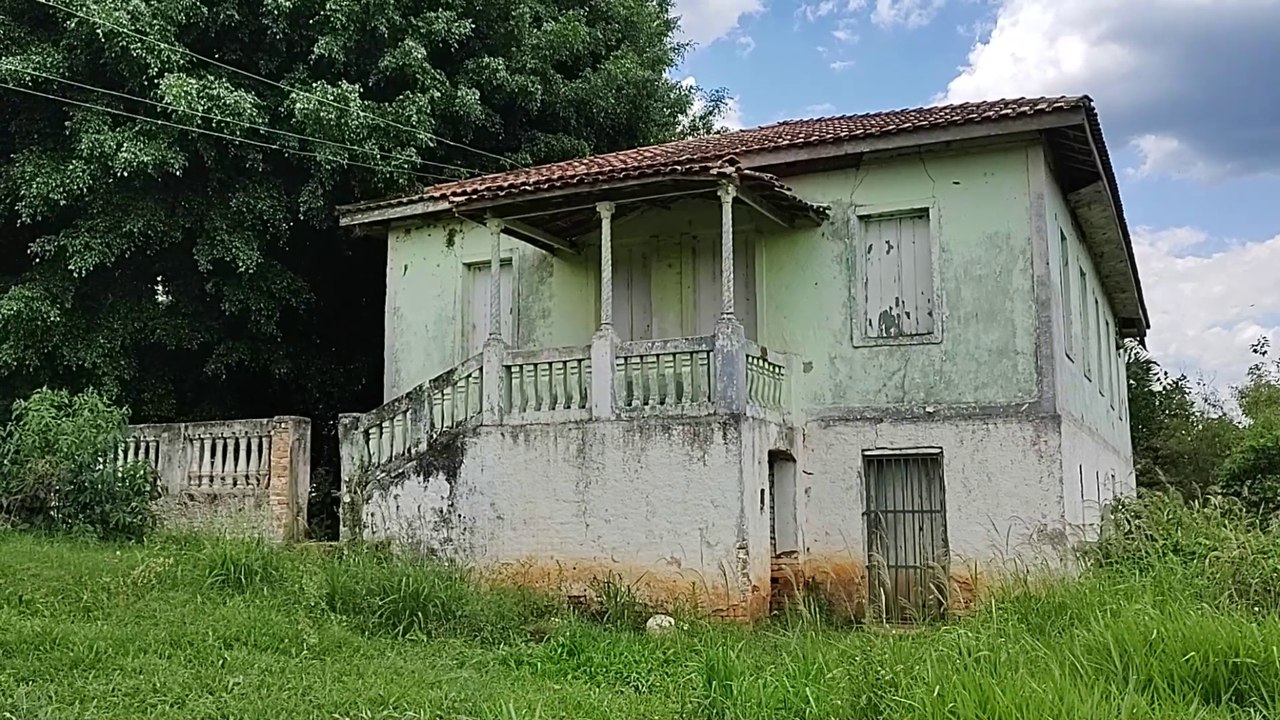 HAVIAM COISAS ESTRANHAS E INUSITADAS DENTRO DO CASARÃO ABANDONADO