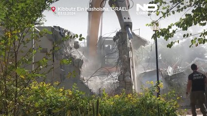 سكان كيبوتس "عين هاشولشا"  يعيدون بناء المنازل التي تم تدميرها بعد السابع من أكتوبر في جنوب إسرائيل