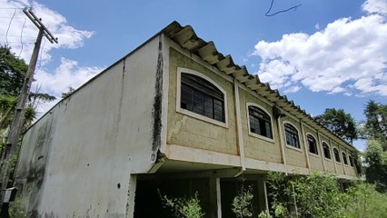 OUVI BARULHOS ESTRANHOS, ALGUÉM PODIA ESTAR NOS ESPREITANDO EM UM DOS QUARTOS DO MOTEL ABANDONADO