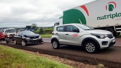 Fiat Mobi e Chevrolet Astra colidem na BR-277, em Cascavel