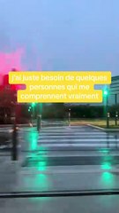 Je souhaite remercier le peu de gens dans ma vie qui m'ont écouté sans jugement #motivation