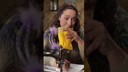 Vasiyetini Yazarken Sandviçini İhmal Etmiyor! | Aramızda Kalsın #shorts