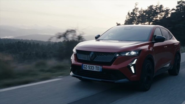 Renault Rafale E-Tech 4X4 300 in Flame Red Driving Video